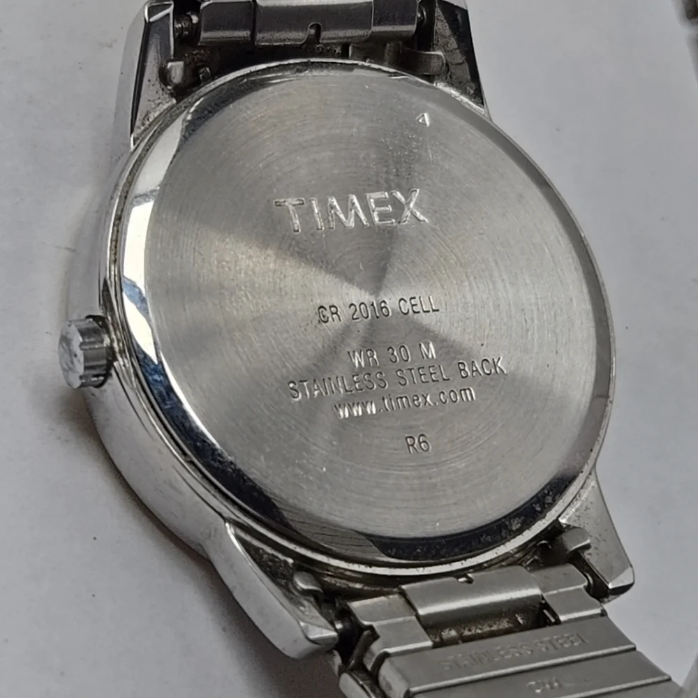 Mens Timex R6 Date Indiglo Two Tone Quartz Analog Watch New Battery
